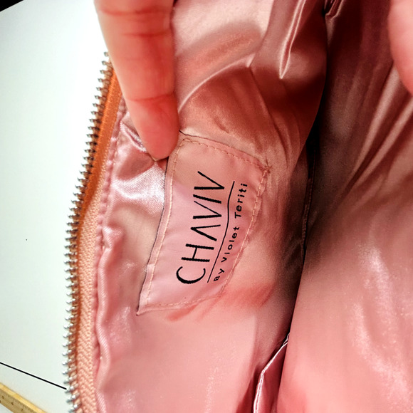 Chaviv by Violet Teriti Chic Metallic Pink Clutch Zip Close Chevron Design Purse - Picture 7 of 9